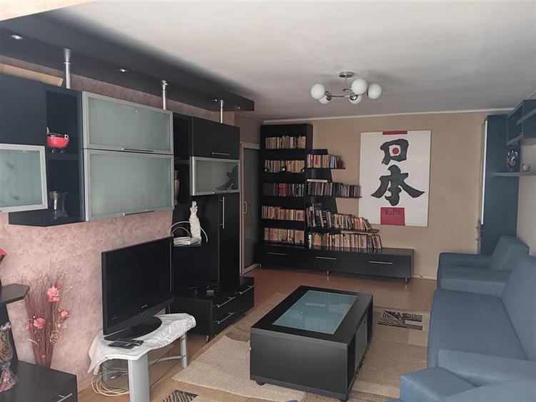 Apartament cu 3 camere decomandat, mobilat în Frumoasa