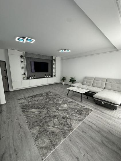 Apartament cu 2 camere semidecomandat în Giroc