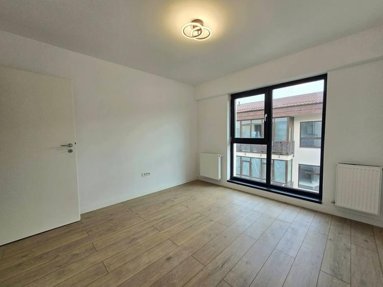 Apartament cu 4 camere decomandat în Dobroești