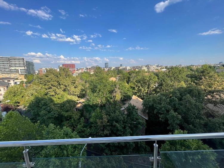 Apartament cu 3 camere decomandat în Herăstrău