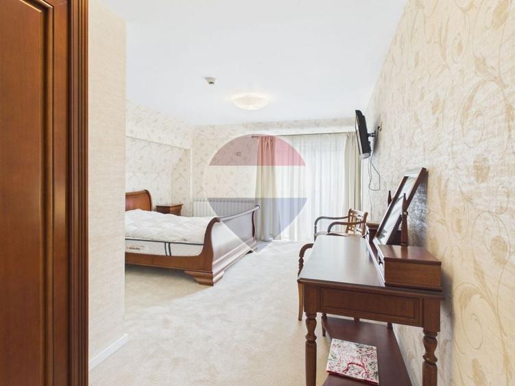 Casă individuală cu 16 camere cu Teren 920 Mp în Cezar Petrescu