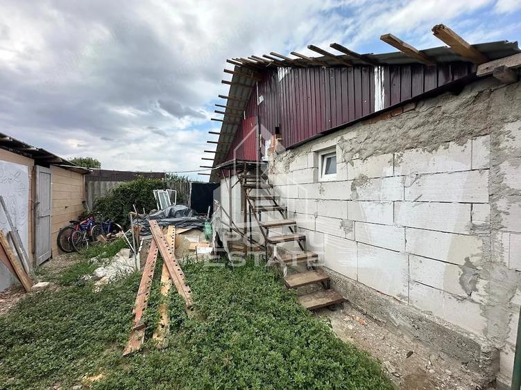 Casă cu 4 camere cu Teren 344 Mp în Zimandcuz
