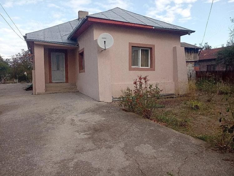 Casă cu 3 camere cu Teren 900 Mp în Dâmburile