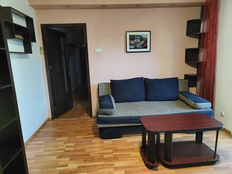 Apartament cu 3 camere semidecomandat în Militari