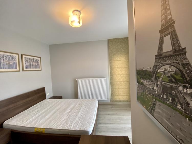 Apartament cu 3 camere semidecomandat, mobilat în Central