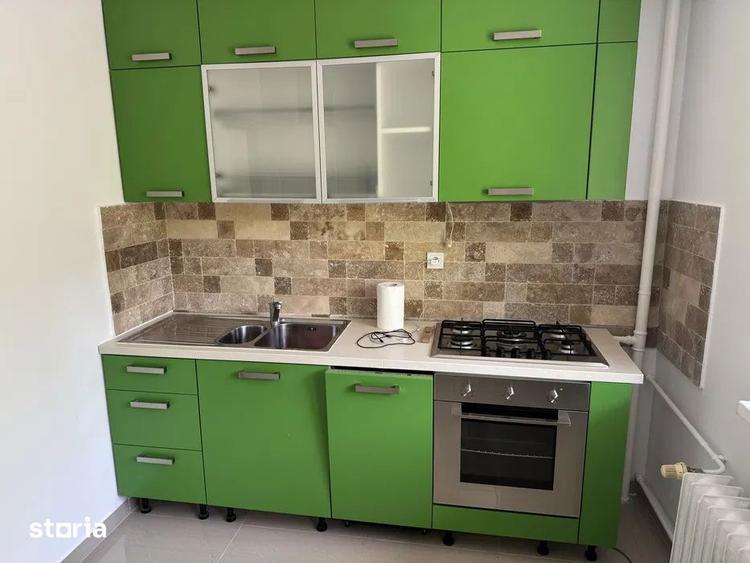 Apartament cu 2 camere semidecomandat, mobilat în Văcăresti
