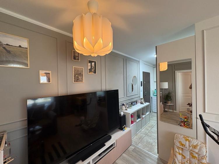Apartament cu 3 camere semidecomandat, mobilat în Aradului
