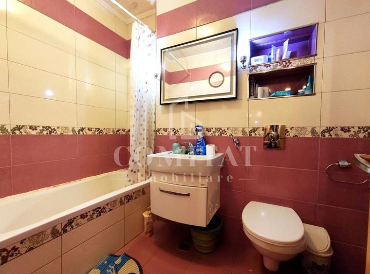 Apartament cu 3 camere decomandat, mobilat în Central