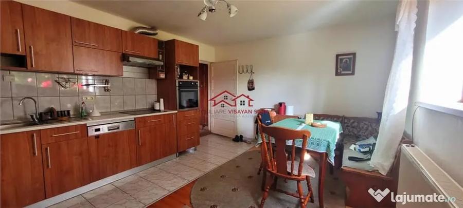 Casă cu 5 camere cu Teren 705 Mp în Central