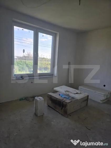 Casă cu 8 camere cu Teren 1500 Mp în Central