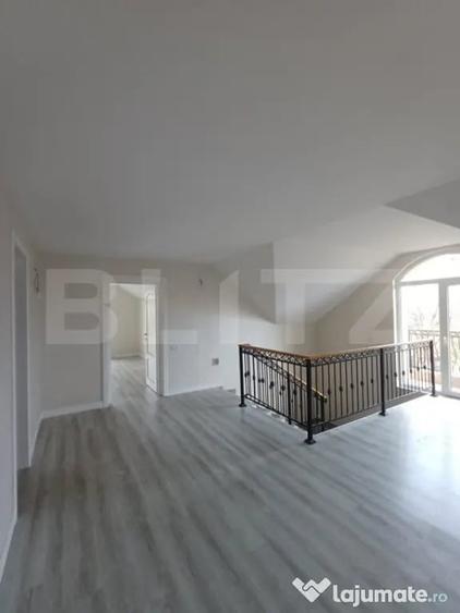 Casă cu 5 camere cu Teren 1590 Mp în Luna