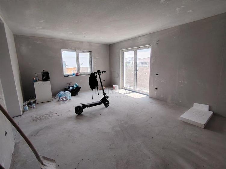 Duplex despartit prin C.T. - bucatarie inchisa - 130 mp util - 7