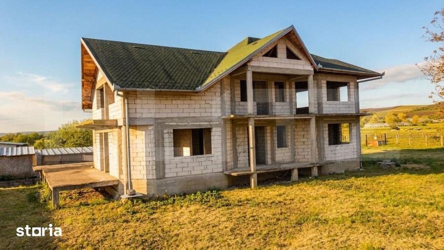 Casă cu 9 camere cu Teren 1900 Mp în Iclod