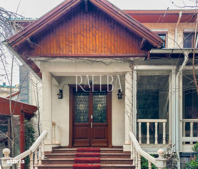 Casă cu 9 camere cu Teren 450 Mp în Universitate
