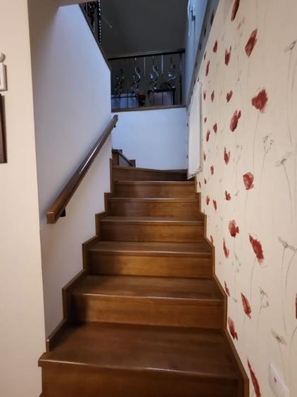 Casă individuală cu 6 camere cu Canalizare în Luna de Sus