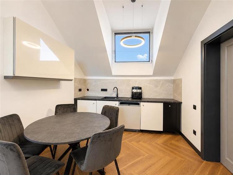 Apartament cu 3 camere decomandat, mobilat în Turnișor