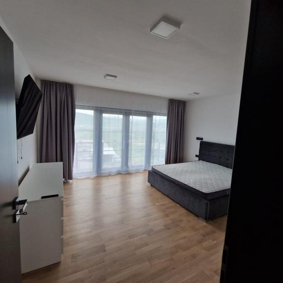 Casă individuală cu 3 camere cu Garaj în Mintia