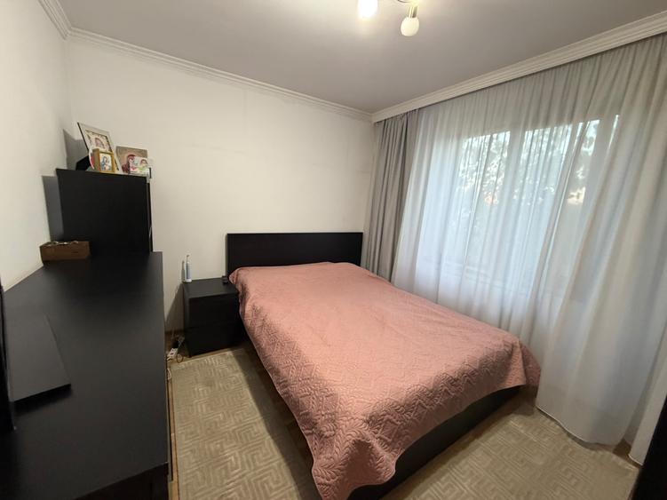 Apartament cu 3 camere decomandat în Dristor
