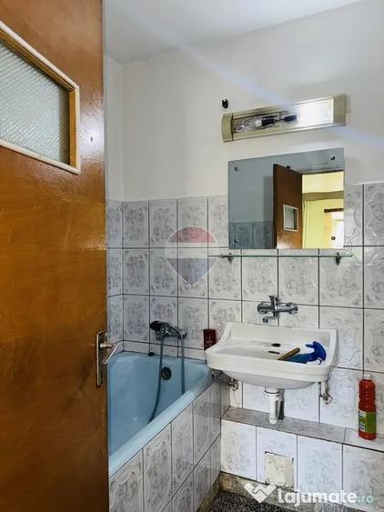 Apartament cu 2 camere decomandat în Teiul Doamnei