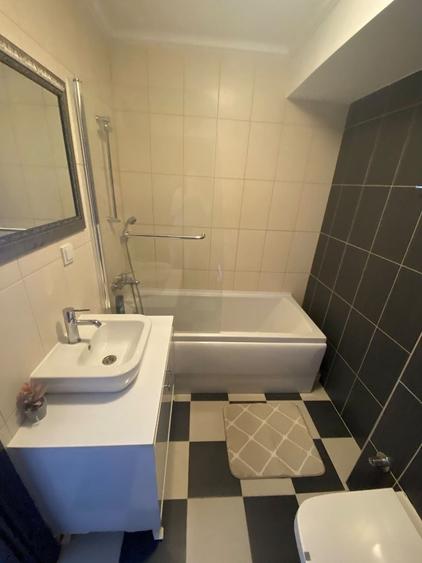 Apartament cu 3 camere decomandat, mobilat în Iancu Nicolae