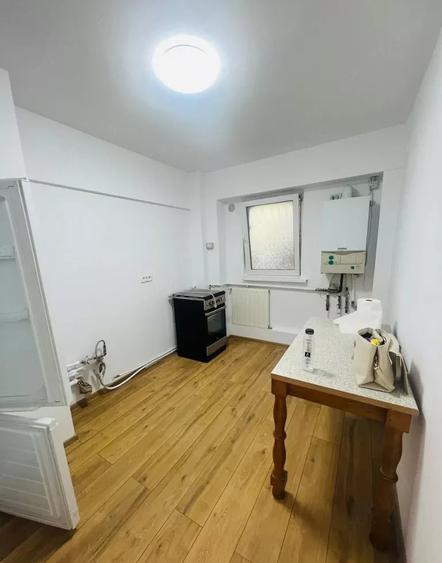 Apartament cu 4 camere decomandat în Tineretului