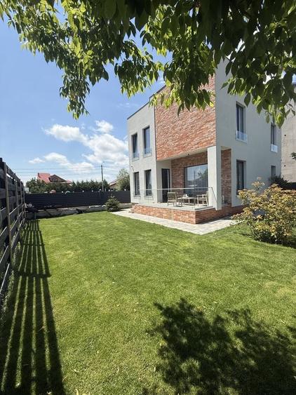 Casă cu 4 camere în Cârcea