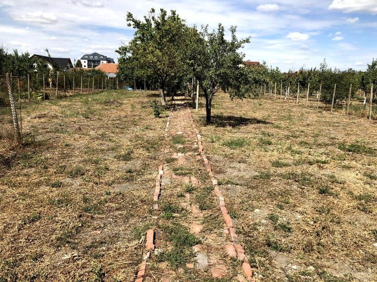 Casă individuală cu 3 camere cu Canalizare în Central