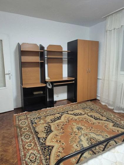 Garsonieră decomandată în Girocului