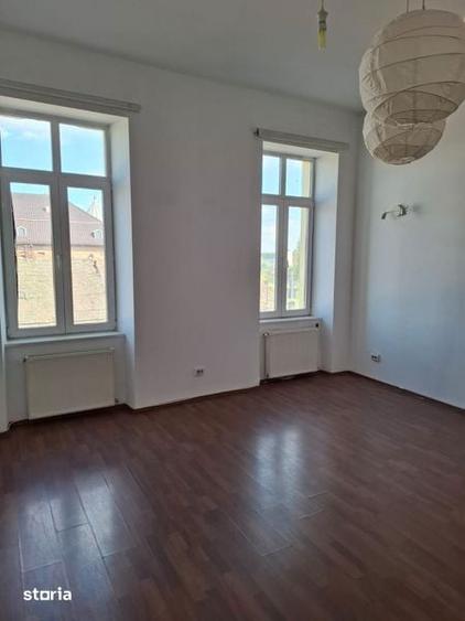 Casă cu 4 camere cu Teren 143 Mp în Dorobanților