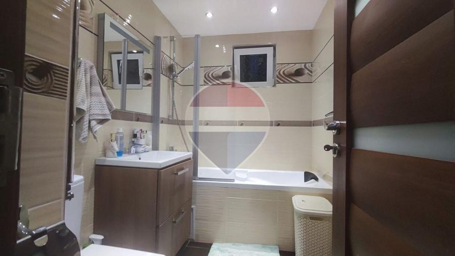 Apartament cu 3 camere decomandat, mobilat în Calea Aradului