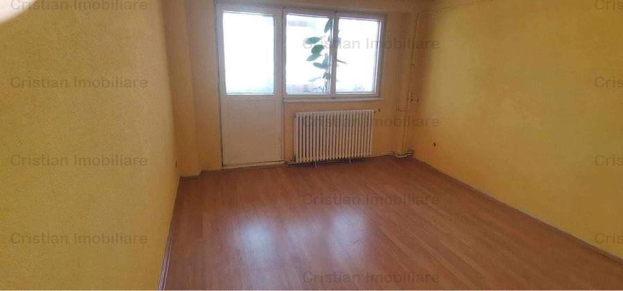 Apartament cu 3 camere semidecomandat în Gării