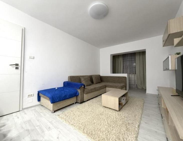 Apartament cu 4 camere decomandat în Lipovei