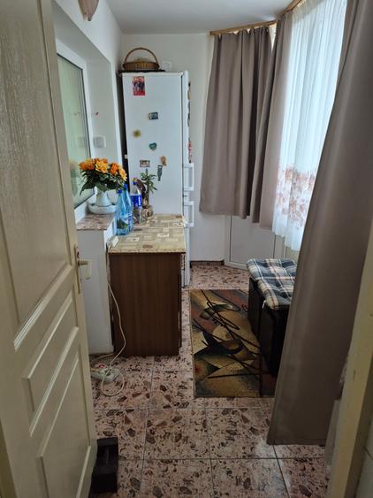 Apartament cu 3 camere decomandat în Florilor