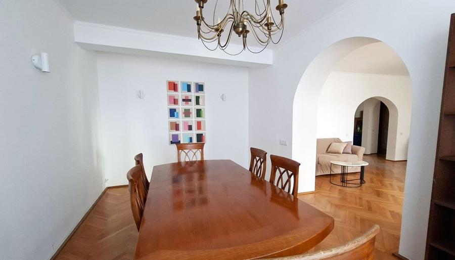 Apartament cu 5 camere decomandat, mobilat în Floreasca