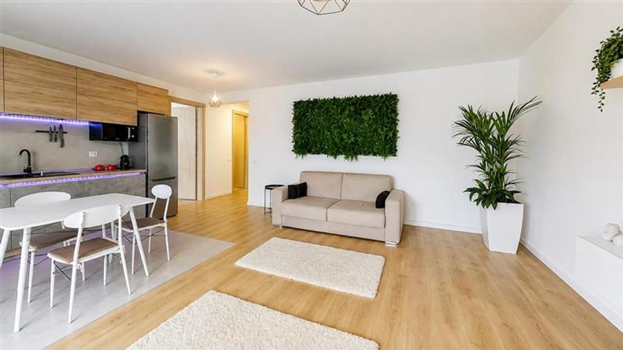 Apartament cu 2 camere decomandat în Tractorul