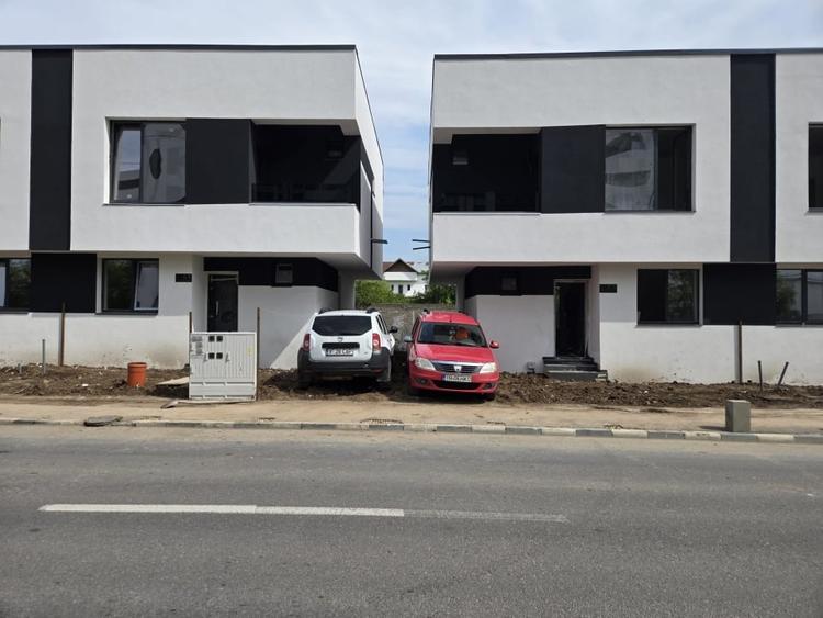 Duplex cu 4 camere cu Canalizare în Chiajna