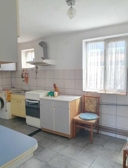 Casă cu 3 camere în Vulcana-Pandele