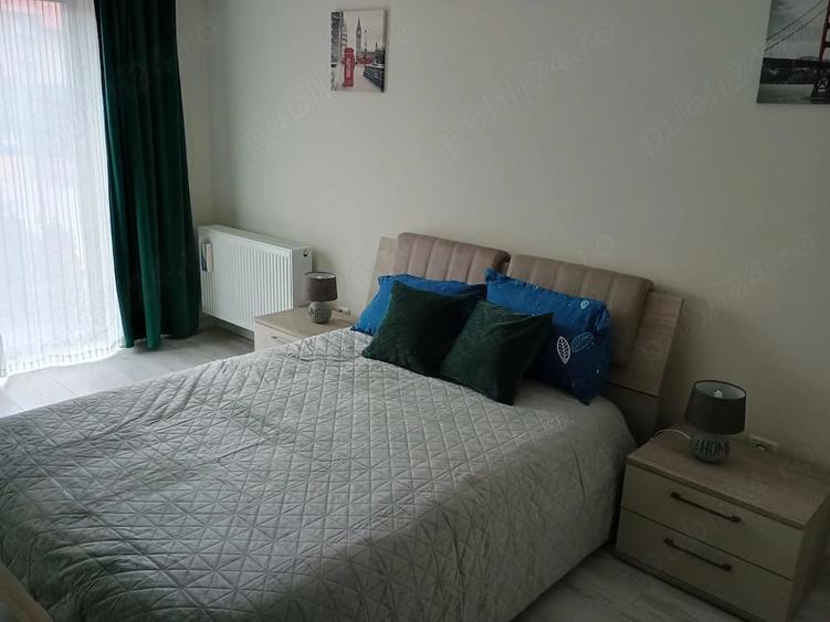 Apartament cu 3 camere decomandat în Tractorul