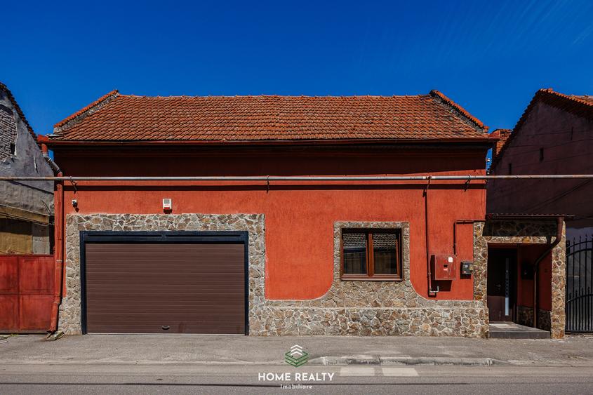 Casă individuală cu 6 camere cu Canalizare în Sud-Vest