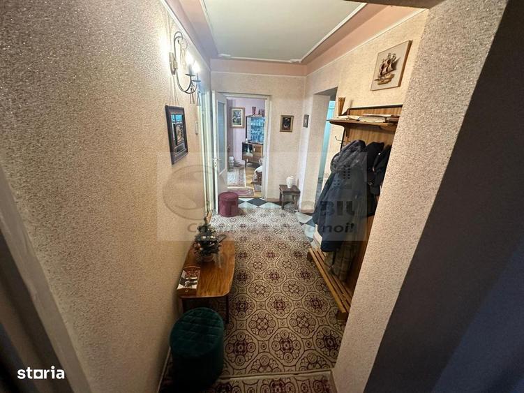 Apartament cu 3 camere decomandat în Hala Centrală