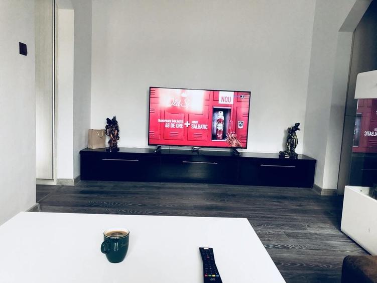 Apartament cu 3 camere decomandat în Rovine
