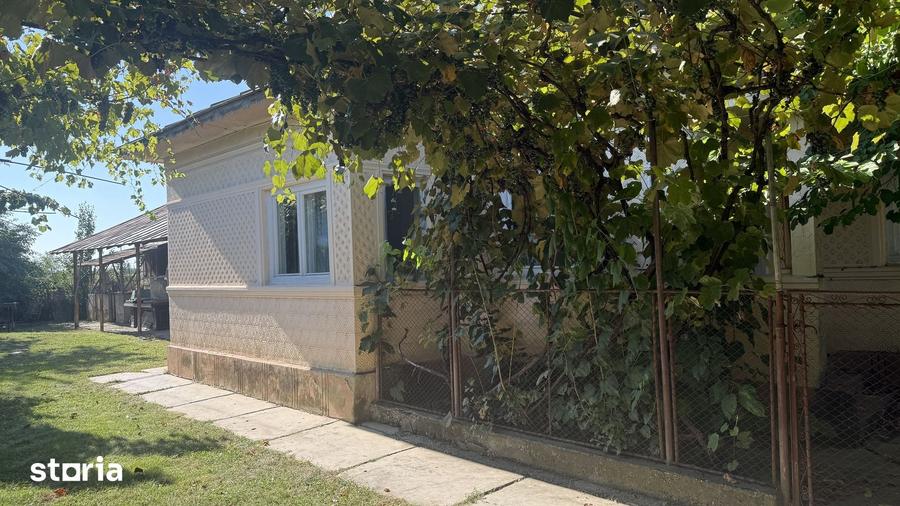 Casă cu 3 camere decomandat cu Teren 1400 Mp în Târgșoru Vechi