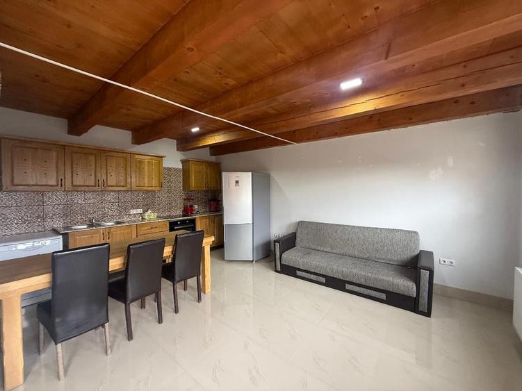 Casă cu 4 camere cu Teren 430 Mp în Cetate