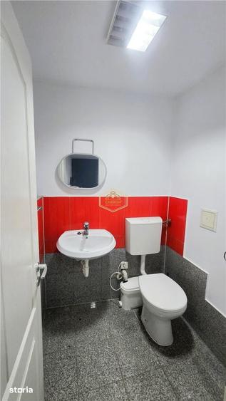 Spațiu comercial, de 99 mp, în Central