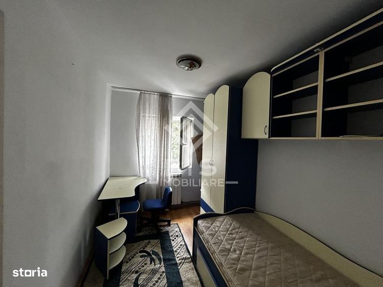 Apartament cu 4 camere semidecomandat în Central