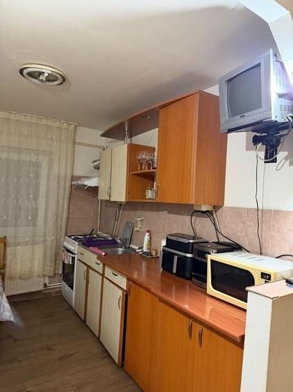 Apartament cu 2 camere semidecomandat în Brazda lui Novac