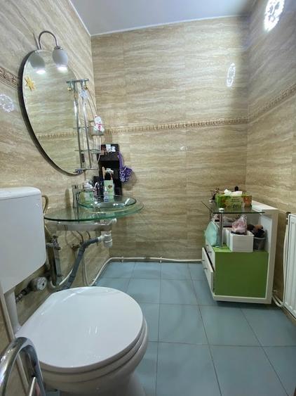 Apartament cu 3 camere semidecomandat, mobilat în Găvana