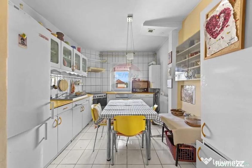 Apartament cu 3 camere decomandat în Podgoria
