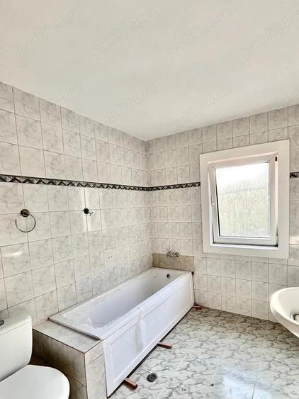 Casă cu 5 camere cu Teren 140 Mp în Lipovei