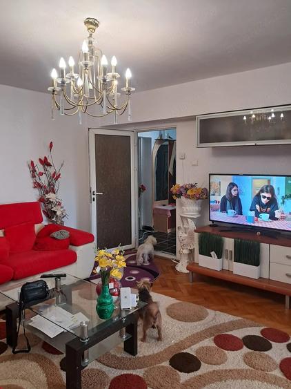 Apartament cu 3 camere decomandat în Buzaului